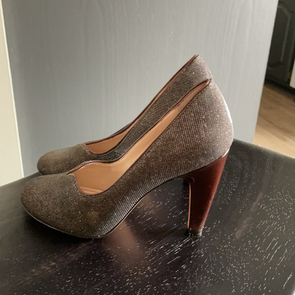 Cute light glitter pumps. Size 6ish = 36